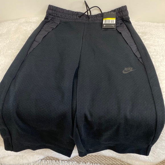 Nike Capris - Picture 1 of 2